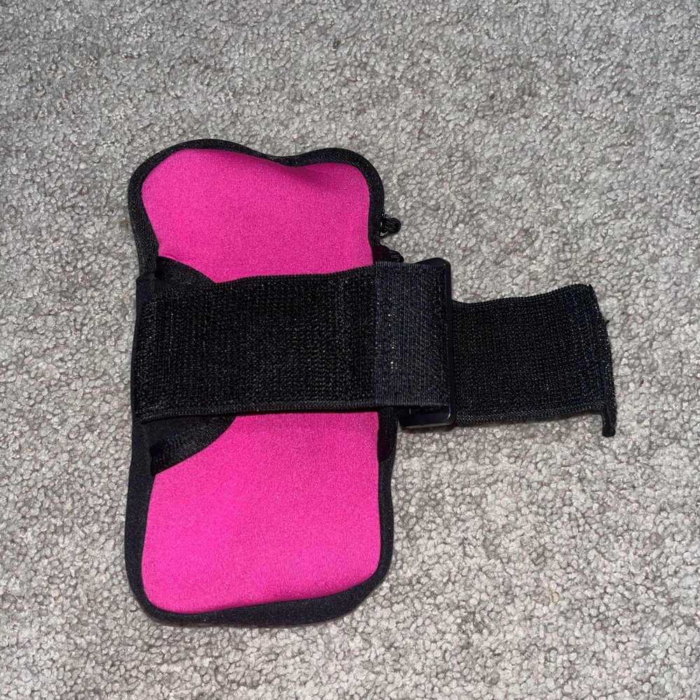 Workout Arm Pouch - Picture 4 of 4